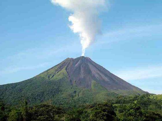 arenal volcano